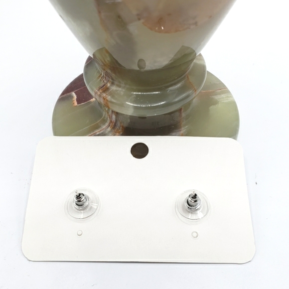 NEW White Flower Shaped Stud Earrings - Picture 3 of 3